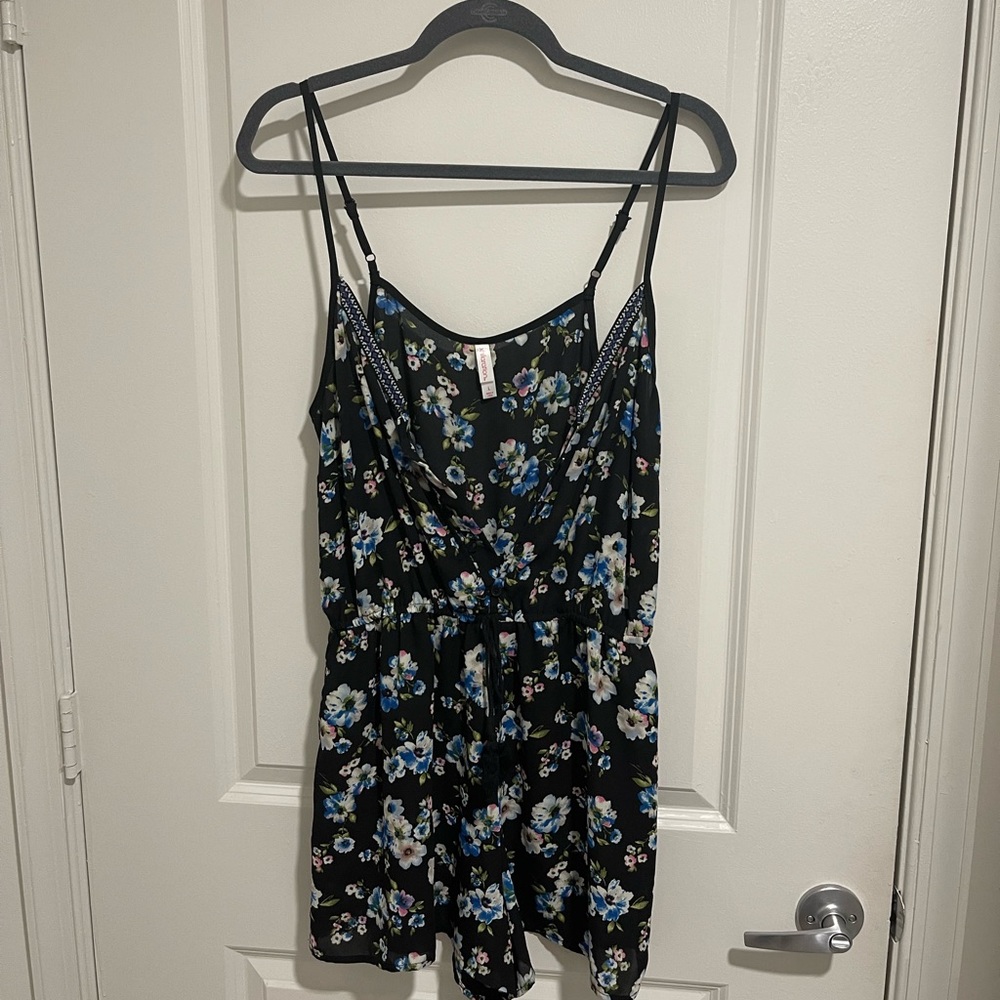Xhilaration Floral Romper Size L
